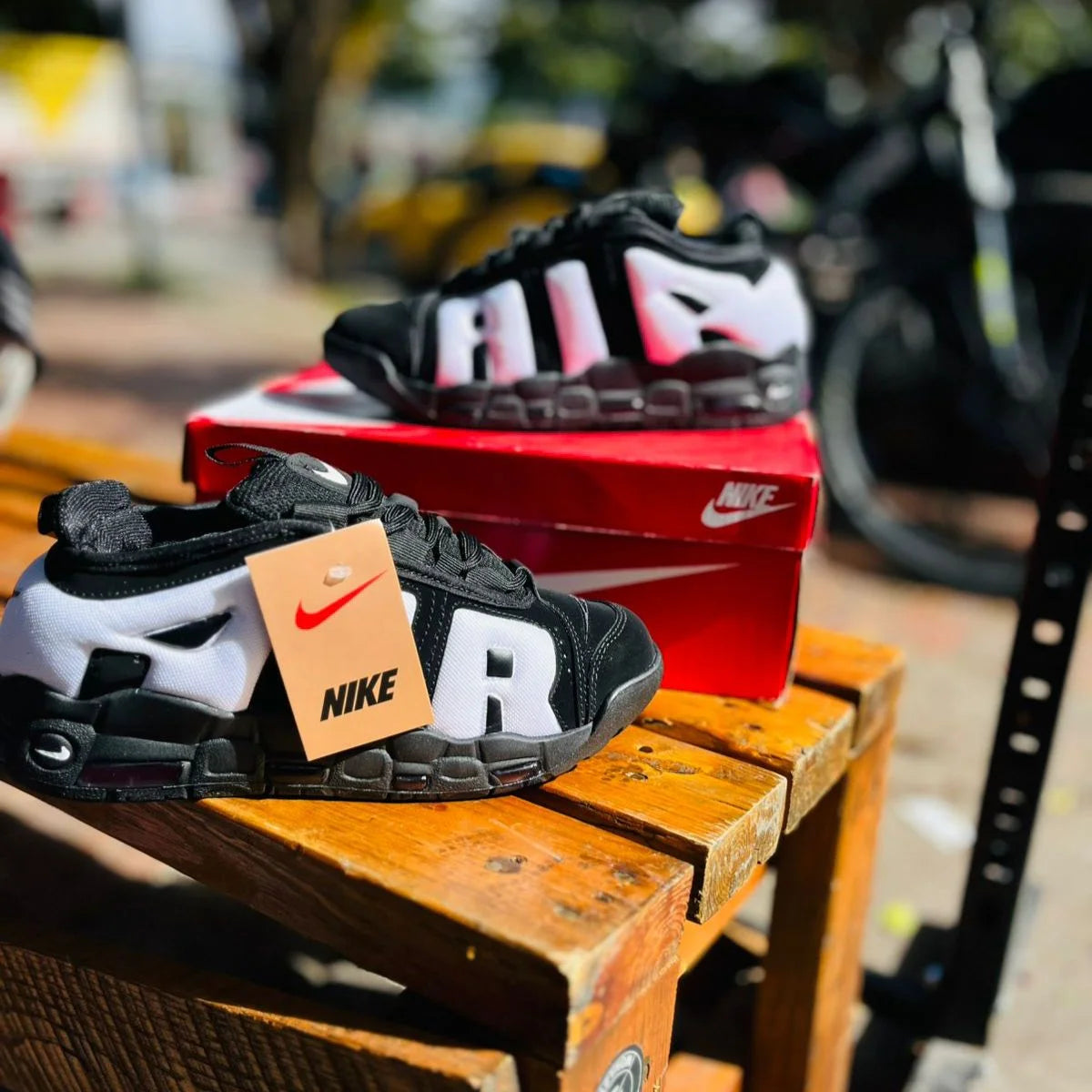 TENIS NK AIR MORE + PAR DE MEDIAS + EBOOK ELECTRÓNICO + OBSEQUIOS